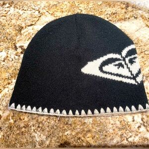Women’s Black Roxy Logo Beanie